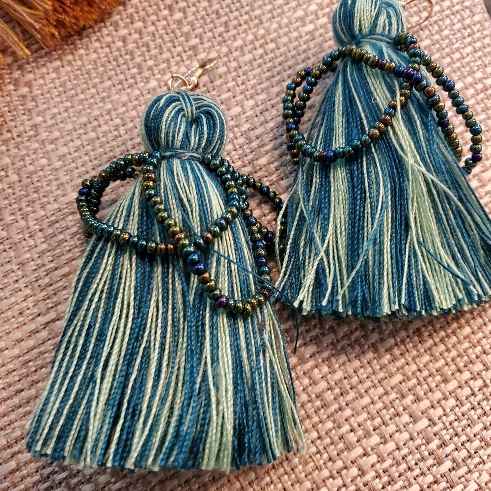🐕 2 pairs of beaded tassel earrings gold & green - Picture 3 of 5